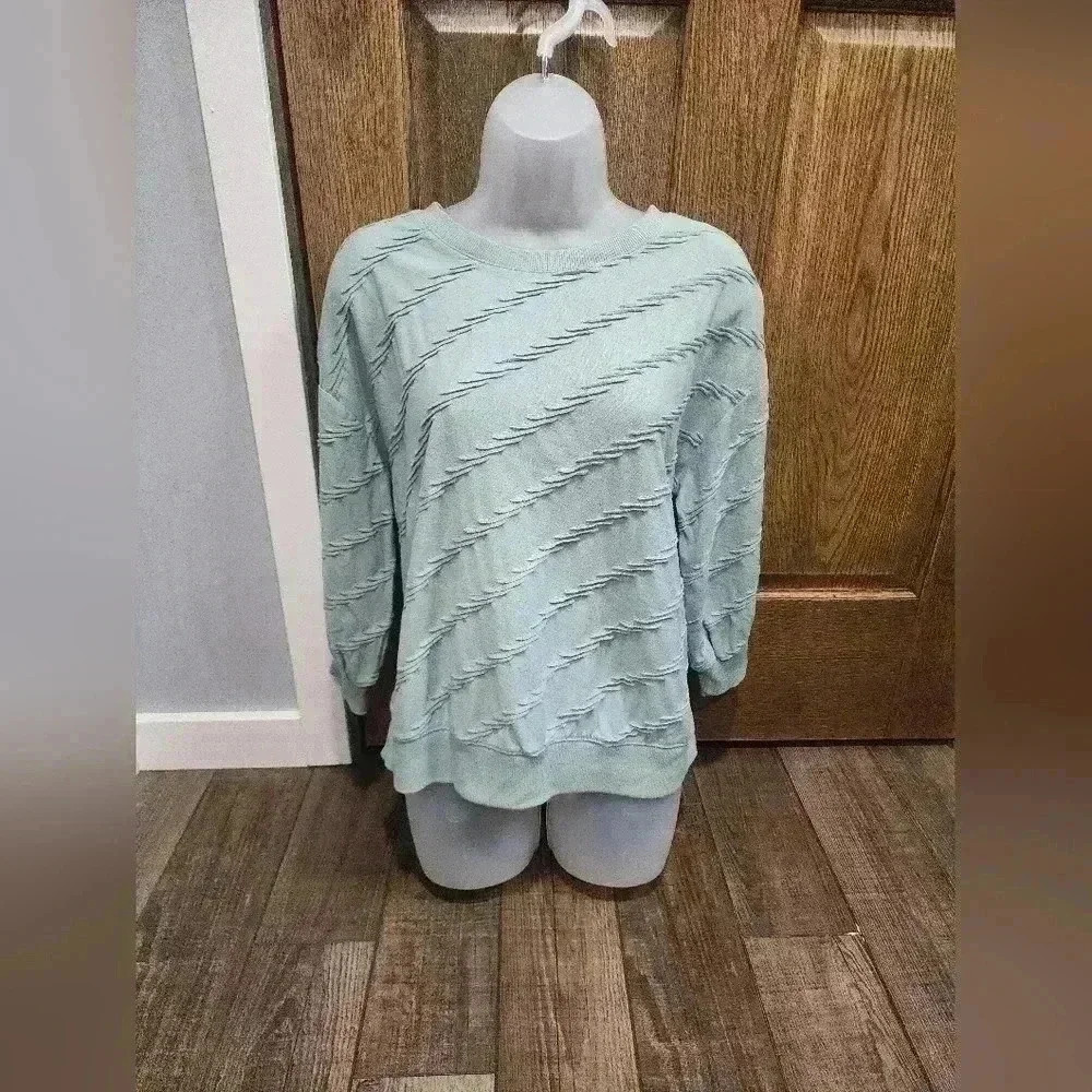 Detailed Vine Sweater top by Simply Vera Wang Size M Green 3/4 Sleeve